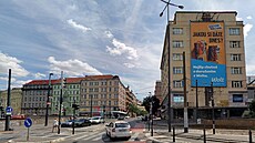 Ilegální reklamní plocha naproti Národnímu muzeu. Podle iniciativy P�idej se a...