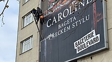 Ilegální reklamní plocha naproti Národnímu muzeu. Mizí po 15 letech?