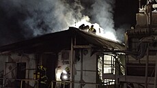 Hasi�e p�i likvidaci no�ního po�áru elektrorozvodny v Krásnu na Sokolovsku...