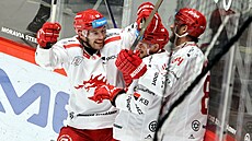 Marko Da�o, Libor Hudá�ek a Tomá� Kundrátek (zleva) se v utkání s Litvínovem...