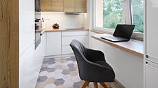 V kuchyni se na�lo i místo pro home office...