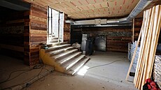 Zú�ení schod� b�hem rekonstrukce ve �výcarském baru La Constellation v roce...