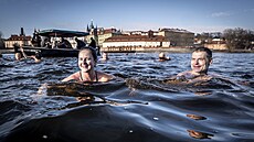15. ro�ník T�íkrálového otu�ileckého plavání pod Karlovým mostem (6. ledna 2026)