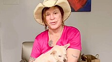 Mickey Rourke odmítl finan�ní pomoc od fanou�k�.  Ve videu na Instagramu se...