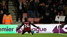 K�ídelník Bournemouthu Antoine Semenyo slaví vít�zný gól v utkání proti...