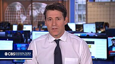 Tony Dokoupil moderuje hlavní ve�erní zprávy na CBS. (3. ledna 2025)