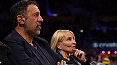 Vlade Divac a jeho paní Ana na zápase Los Angeles Lakers