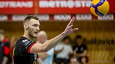 Aleksandar Okoli� (20) z �eských Bud�jovic jde na podání.