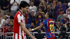 Barcelonský Raphinha se raduje z gólu proti Bilbau.