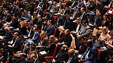 Diplomaté a zahrani�ní zástupci se scházejí na zasedání Rady bezpe�nosti OSN...