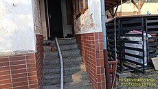 P�i po�áru v rodinném dom� ve Dne�icích uhynul pes, ko�ka dostala kyslíkovou...