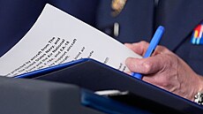 Poznámky p�edsedy Sboru ná�elník� �táb� USA generála Cainea na tiskové...