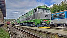 Bardotka 751.115 v �ele zá�itkového vlaku spole�nosti Kladenská dopravní a...