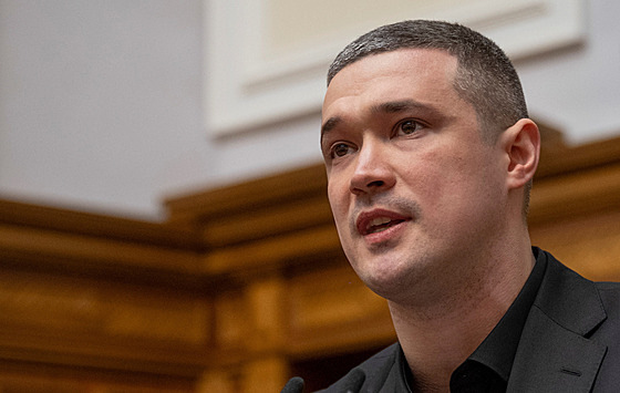 Nov� jmenovaný ministr obrany Mychajlo Fedorov promlouvá k zákonodárc�m b�hem...