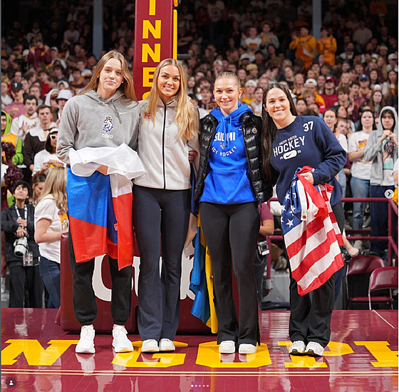 Tereza Plosová v dresu Univerzity v Minnesot�, kde se za�adila mezi stabilní...