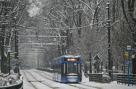 �erstvý sníh pokryl i ulice polského Krakova. M�sto od 12. ledna zavádí...