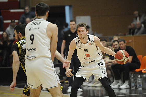 Pardubický Jakub T�ma vymý�lí úto�nou akci.