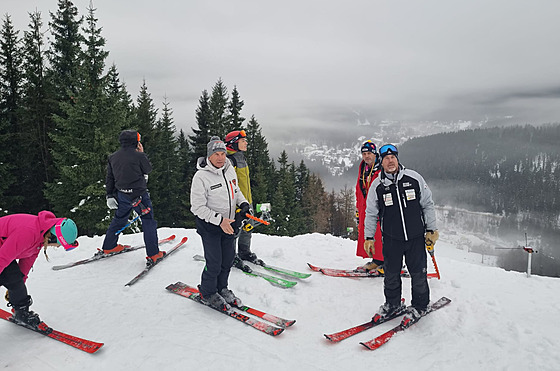 Kontrola sjezdovky p�ed Sv�tovým pohárem ve �pindlerov� Mlýn�