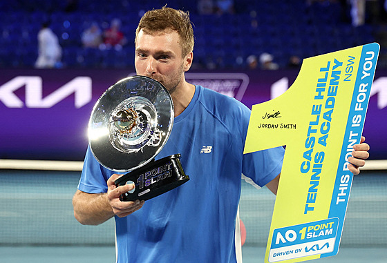 Amatérský tenista Jordan Smith vyhrál exhibi�ní One Point Slam.