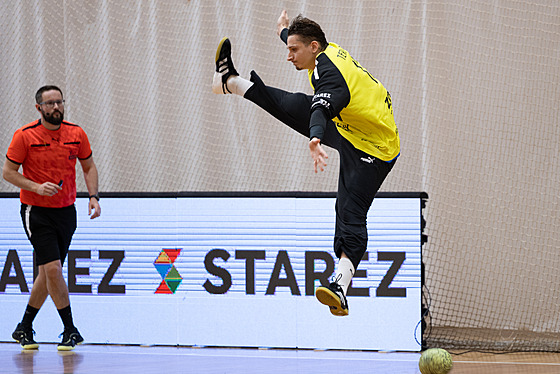 Marco-Jan Terlecki z KP Brno zasahuje.