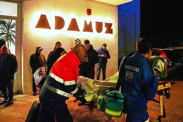 Vlak ve Španělsku vykolejil na staré kolejnici. Fámy, odmítá ministr