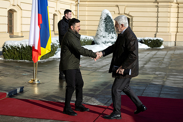 Sobectví, kritizuje Pavel vládu za to, že nechce prodat letadla Ukrajině