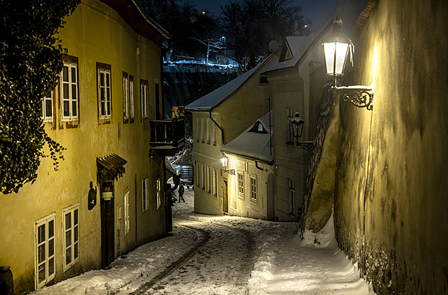Čekají nás další mrazivé noci, vítr bude tvořit sněhové jazyky a závěje