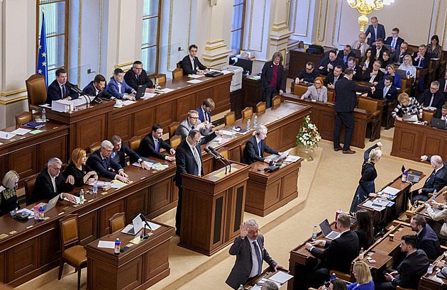 Opozice bude trvat na tom, aby se Babiš distancoval od Macinkova počínání