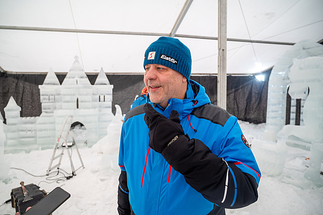 Obří drak i Budulínek. Na Pustevnách vznikly postavy z 45 tun ledu, podívejte se