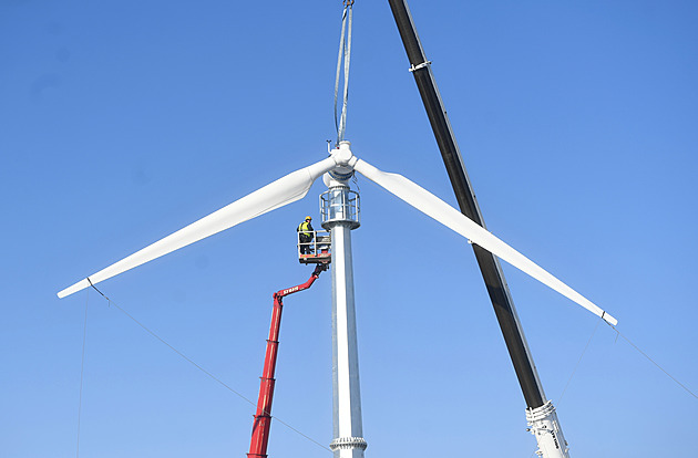 Nehodí se sem, zastíní i Blaník, odmítají větrné elektrárny v Ratajích okolní obce