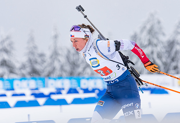 Björndalen klikoval, Francouzky (ne)slavily a Češky se marně praly ve zmrzlé štafetě