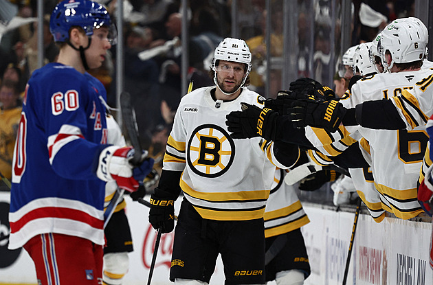 Rád tvořím hru, řekl Pastrňák po šesti asistencích. Zápisem vyrovnal legendy