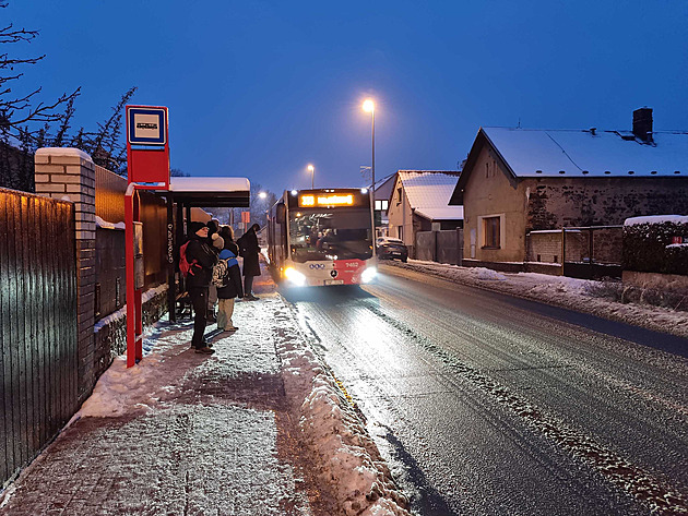 Chodníky lesklé jako zrcadlo. Na co máte nárok, když se zraníte na ledovce či náledí