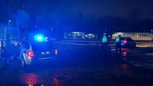 Na Šumpersku srazil vlak člověka. Provoz na železnici stojí