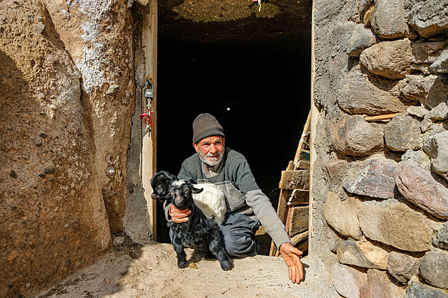 Jeskynní lidé nežili jen v pravěku, v íránském Kandovanu je najdete i dnes