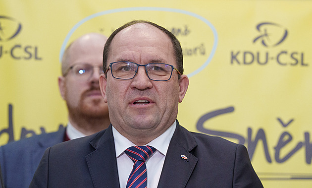 Výborný oznámil, že nebude obhajovat post šéfa lidovců