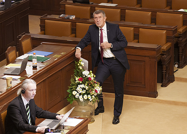 Kabinet má důvěru, začne vládnout a nevyhnutelně i dělat chyby