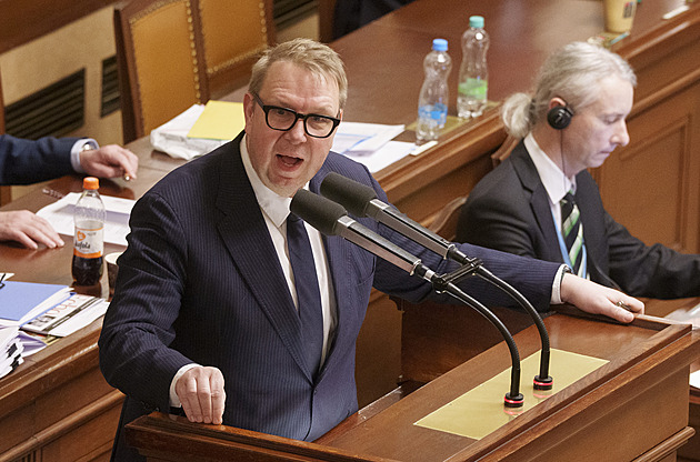 Vláda pustila do zahraniční politiky nenávist a ruskou propagandu, řekl Lipavský