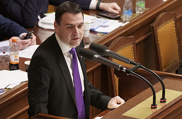 Macinka zařízne „Brontíky“ ve školách, radujme se! A příště, milé děti, zruší fotosyntézu…