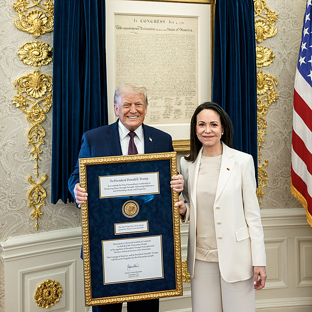 Nedali jste mi Nobelovku, nemusím myslet na mír, napsal Trump premiérovi Norska