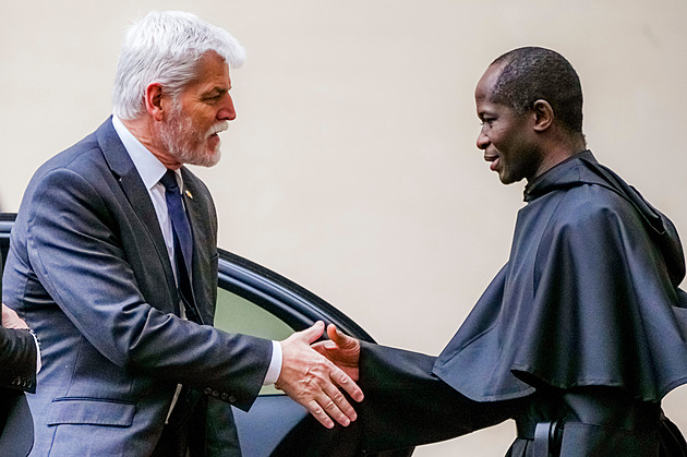 Prezident Pavel na setkání s papežem. Mají řešit válku na Ukrajině i zneužívání v církvi