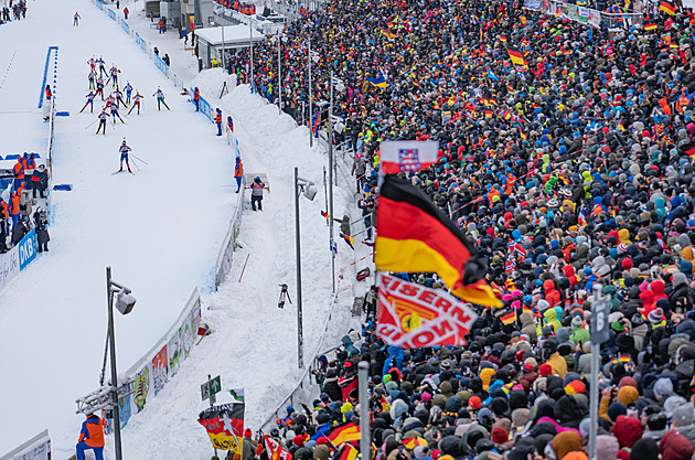 Zmatek na střelnici. Švédský biatlonista zuřil, soupeř trefoval jeho terče