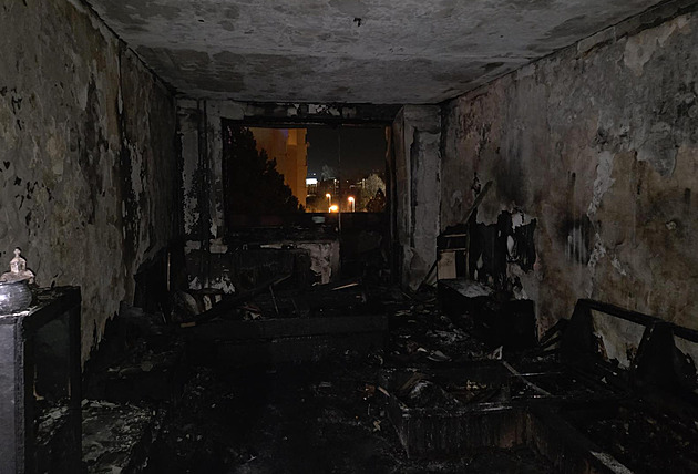 Ve st�edu ve�er ho�elo v byt� v Pr�b�n� ulici v �esk�ch Bud�jovic�ch. (14. ledna 2026)