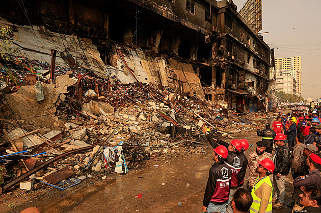 Požár zničil nákupní centrum v Pákistánu. Jsou nejméně dvě desítky mrtvých
