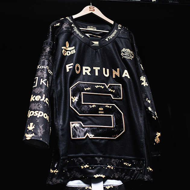 Sparta vzdá hold oboustrannými dresy. Po zápasech půjdou do dražby