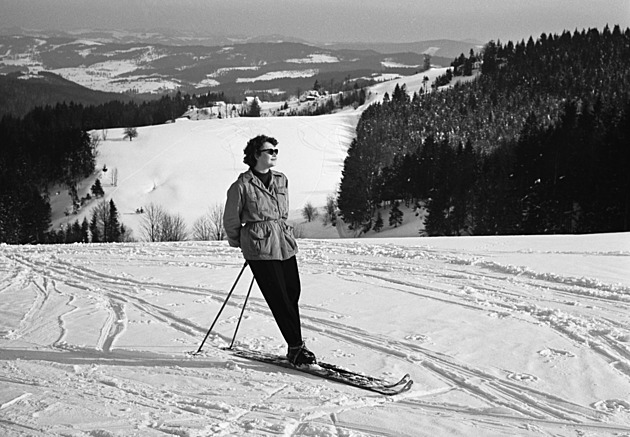 Lyžovačka s ROH. Zavzpomínejte, jak vypadala zimní dovolená v socíku