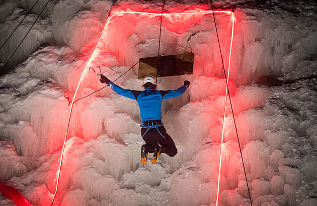 Konečně pořádná zima, libují si horolezci. Ledová stěna ve Víru je perfektní
