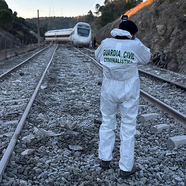 Náraz odmrštil těla stovky metrů. „Divná“ nehoda ve Španělsku dál budí otázky
