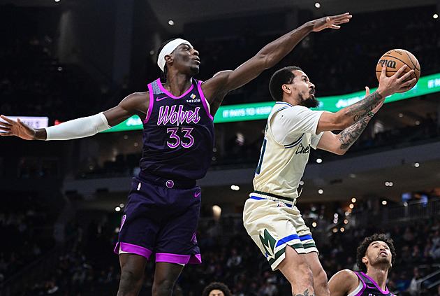 Krejčí a spol. dostali lekci na hřišti Lakers. James promáchl šanci na další rekord