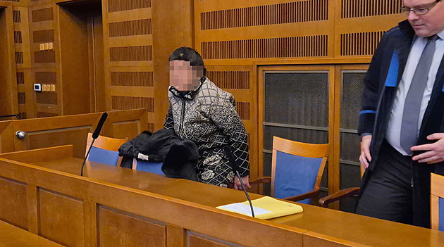 Postižená dcera zemřela zimou v otřesných podmínkách, matku soudí za týrání